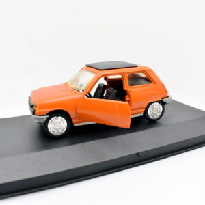 Modellino auto scala 1:43 Renault 5 Norev modellismo statico usati