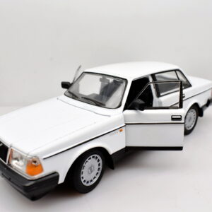 Modellino auto scala 1:24 Volvo 240 GL diecast modellismo statico