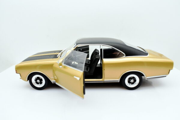 Modellino auto scala 1:24 Opel Commodore A GS/E diecast modellismo statico - Image 2