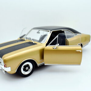Modellino auto scala 1:24 Opel Commodore A GS/E diecast modellismo statico