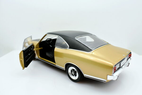 Modellino auto scala 1:24 Opel Commodore A GS/E diecast modellismo statico - Image 3
