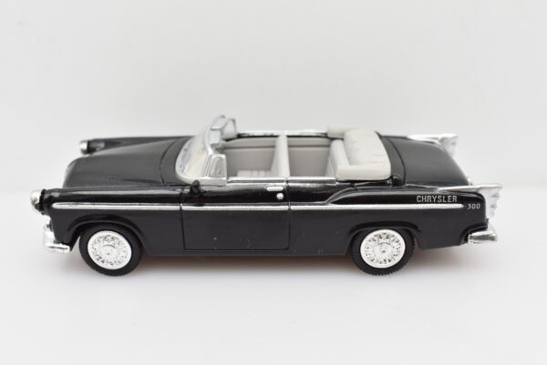 Modellino Auto Scala 1:43 Chrysler C300 diecast modellismo statico - Image 2
