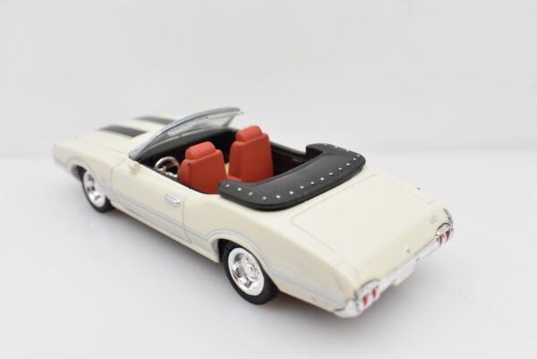 Modellino Auto Scala 1:43 Oldsmobile 1970 diecast modellismo statico - Image 4
