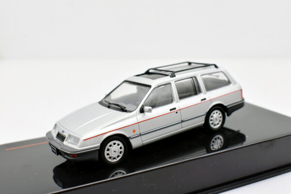 Modellino auto scala 1:43 Ford Sierra GHIA Estate (Rural) Ixo diecast modellismo da collezione - Image 4