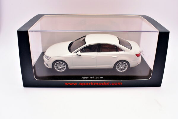 Modellino auto scala 1:43 Audi A4 Spark modellismo da collezione - Image 2