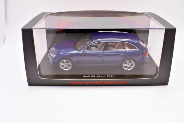 Modellino auto scala 1:43 Audi A4 Avant Spark modellismo da collezione - Image 2