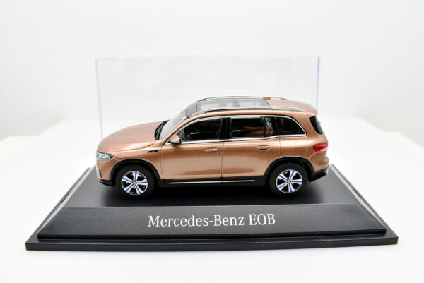 Modellino auto scala 1:43 Mercedes EQB Herpa modellismo da collezione - Image 2
