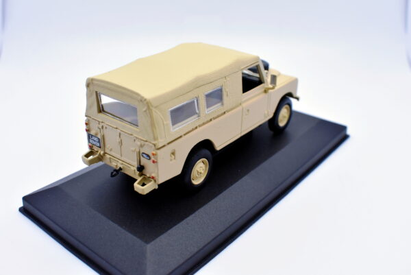 Modellino Auto Scala 1:43 Land Rover Defender 1971 diecast modellismo statico - Image 3
