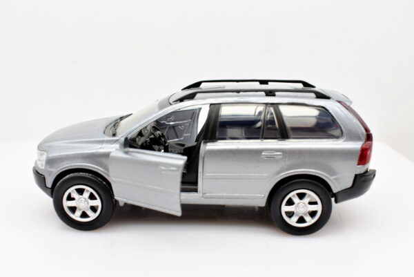 Modellino auto scala 1:32 Volvo C90 diecast modellismo da collezione - Image 2