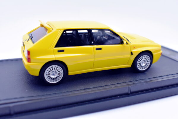 Modellino auto scala 1:43 Lancia Delta Integrale Evoluzione giallo TopMarques - Image 5