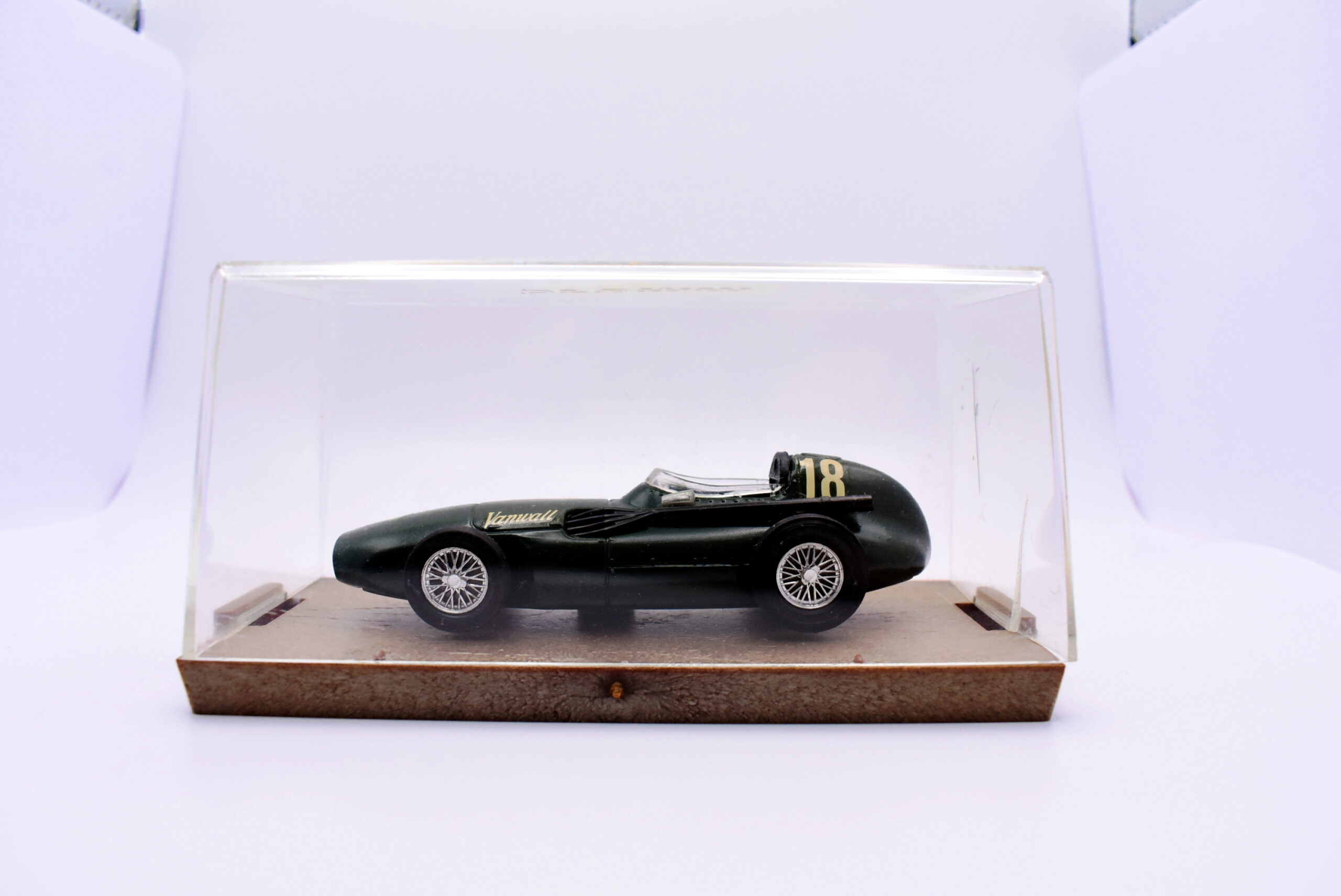 Modellino auto formula 1 f1 scala 1:43 VanWall Brumm diecast modellismo statico - Image 2