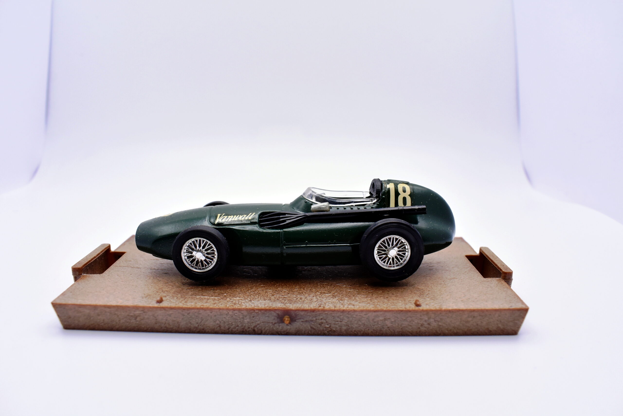Modellino auto formula 1 f1 scala 1:43 VanWall Brumm diecast modellismo statico - Image 3