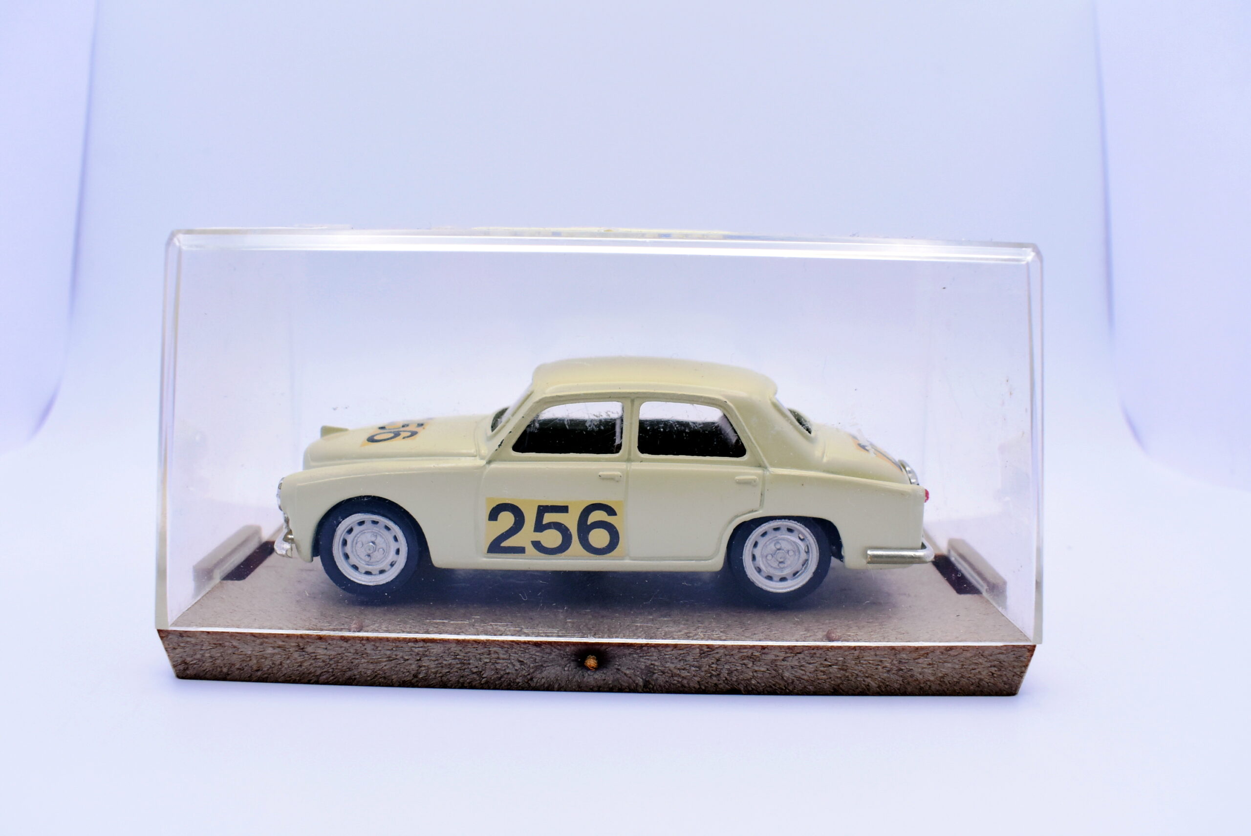Modellino auto scala 1:43 Alfa romeo 1900 mille miglia Brumm diecast modellismo statico - Image 2