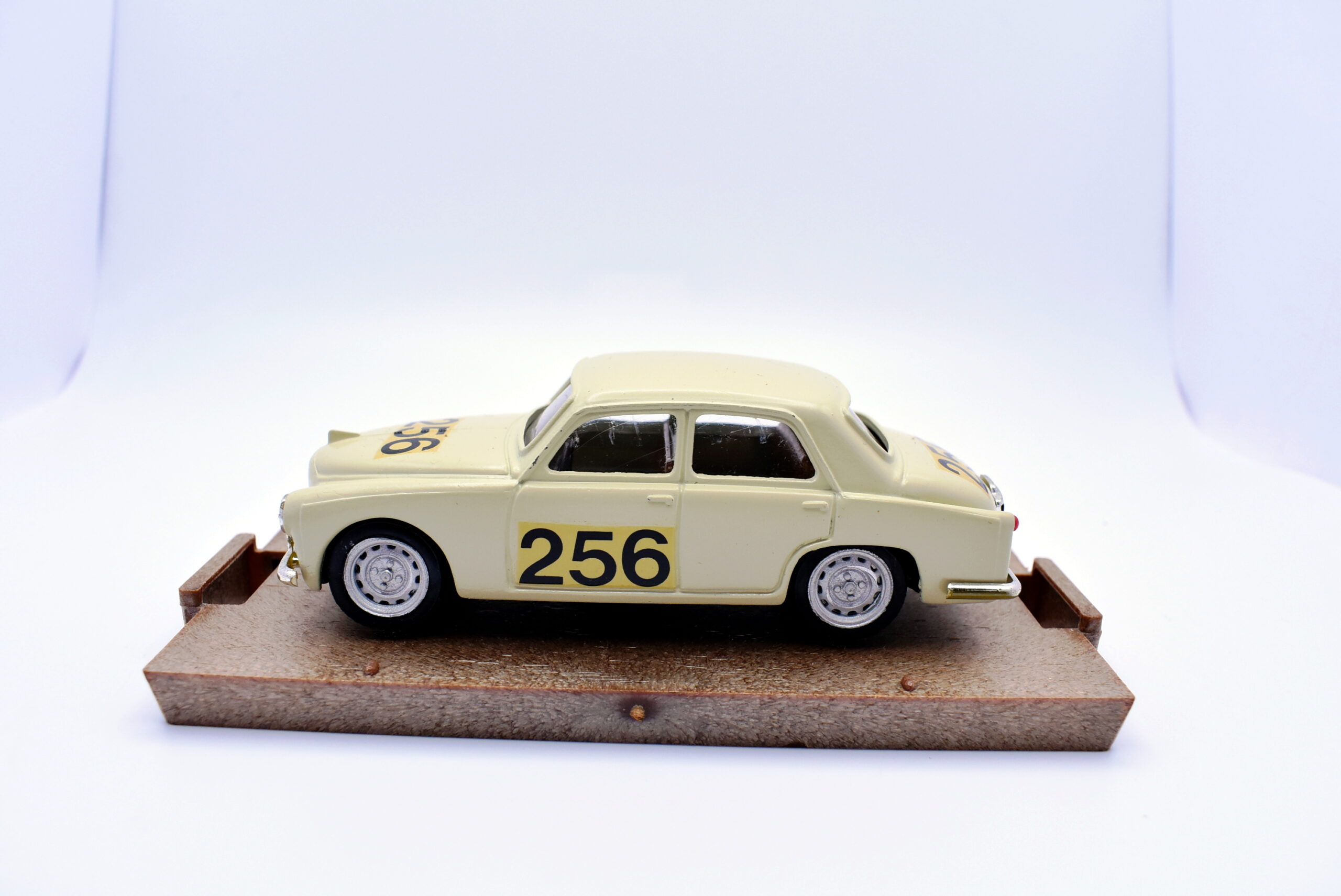 Modellino auto scala 1:43 Alfa romeo 1900 mille miglia Brumm diecast modellismo statico - Image 3