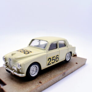 Modellino auto scala 1:43 Alfa romeo 1900 mille miglia Brumm diecast modellismo statico