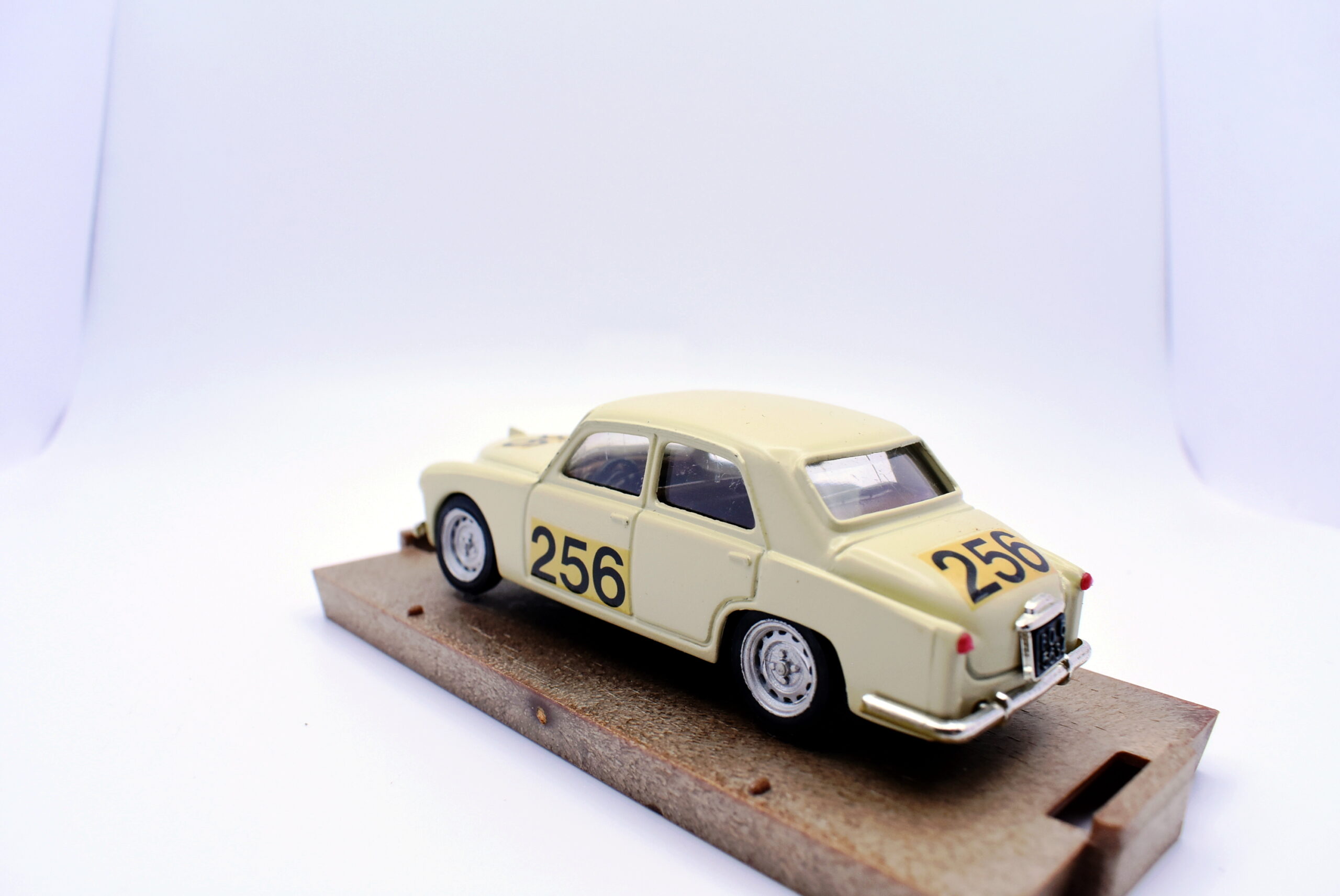 Modellino auto scala 1:43 Alfa romeo 1900 mille miglia Brumm diecast modellismo statico - Image 5