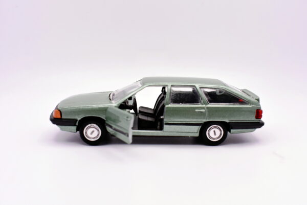 Modellino auto scala 1:43 Audi 100 Avant diecast modellismo da collezione - Image 5