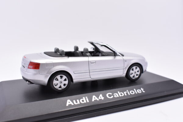 Modellino auto scala 1:43 Audi A4 Cabriolet diecast modellismo da collezione - Image 4