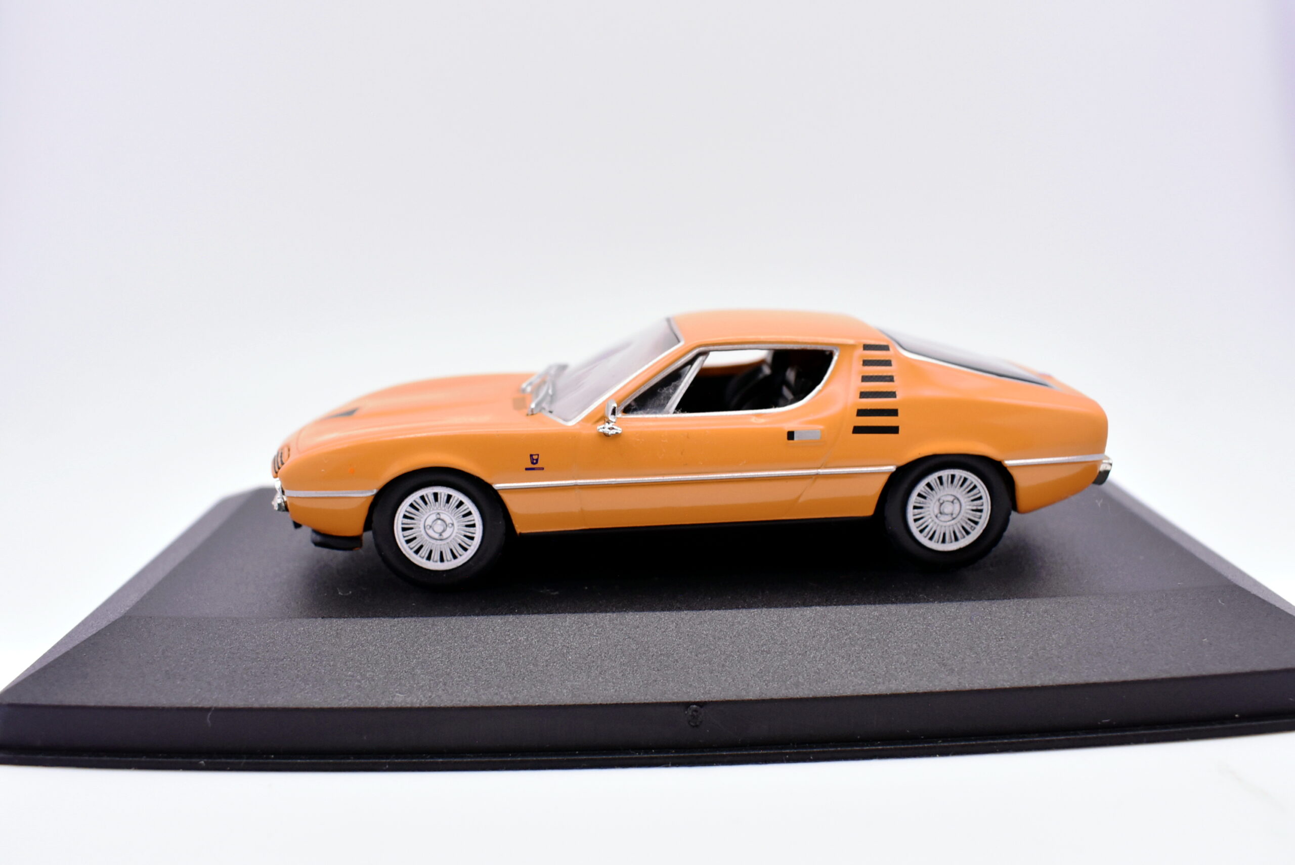 Modellino auto scala 1:43 Alfa Romeo Montreal diecast modellismo statico