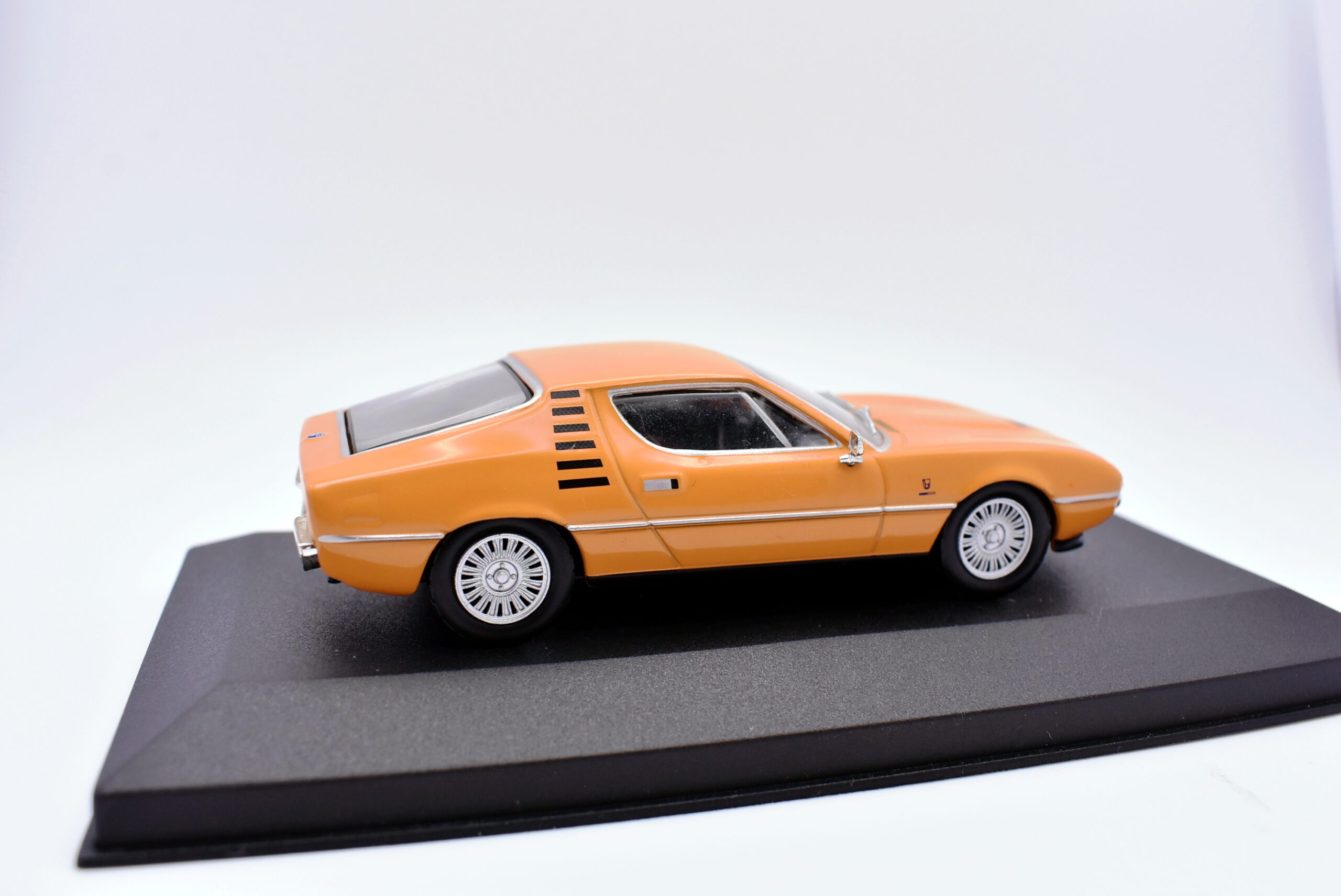Modellino auto scala 1:43 Alfa Romeo Montreal diecast modellismo statico - Image 4
