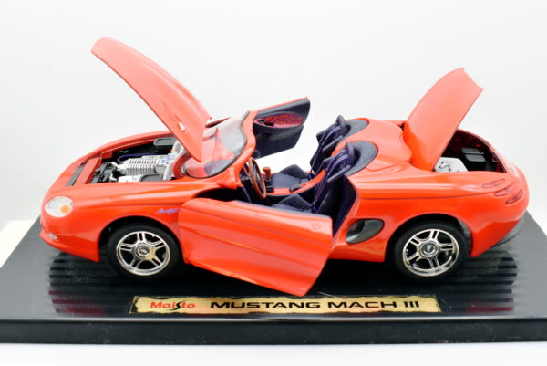 Modellino auto scala 1:18 MUSTANG MACH III diecast modellismo statico - Image 2