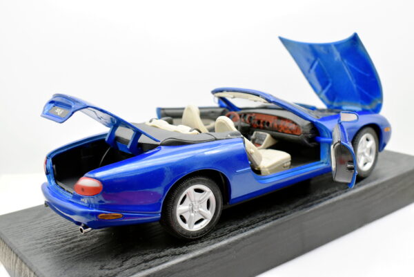 Modellino auto scala 1:18 Jaguar XK8 diecast modellismo da collezione - Image 5