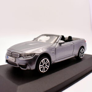 Modellino auto scala 1:43 BMW M4 Burago diecast modellismo statico