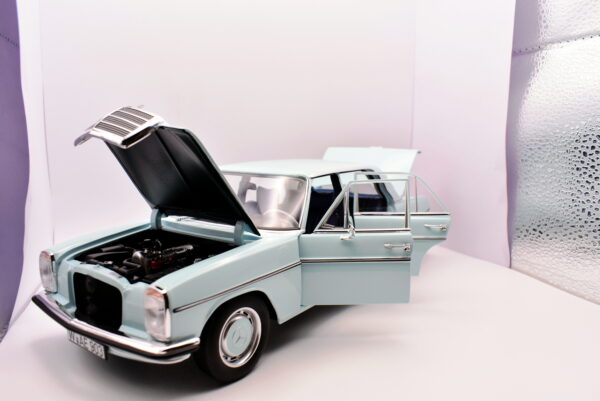 Modellino auto scala 1:18 Mercedes Benz 200 NOREV modellismo da collezione - Image 2
