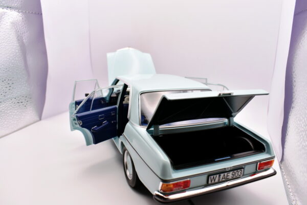 Modellino auto scala 1:18 Mercedes Benz 200 NOREV modellismo da collezione - Image 3