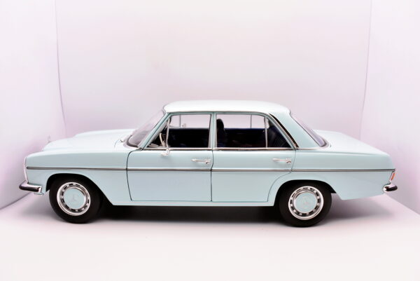 Modellino auto scala 1:18 Mercedes Benz 200 NOREV modellismo da collezione - Image 4