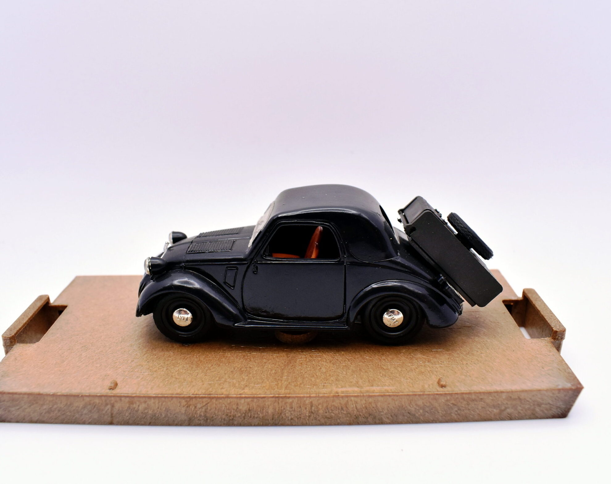 Modellino auto scala 1:43 Fiat 500 a metano Brumm diecast modellismo statico