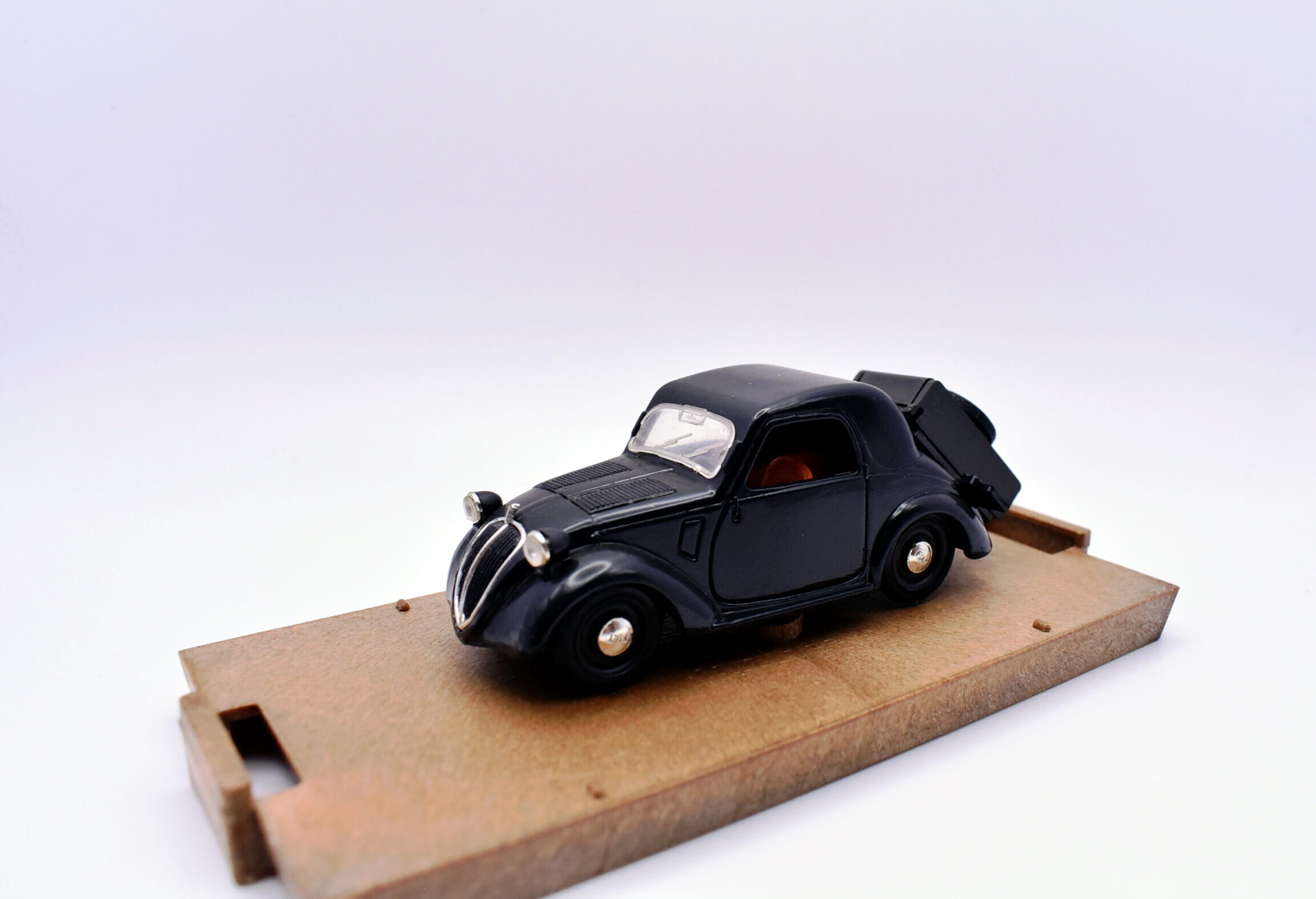 Modellino auto scala 1:43 Fiat 500 a metano Brumm diecast modellismo statico - Image 2