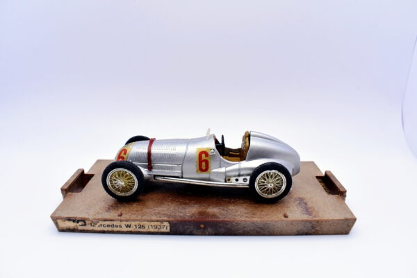 Modellino auto scala 1:43 Mercedes W125 HP 646 Brumm diecast modellismo statico - Image 2