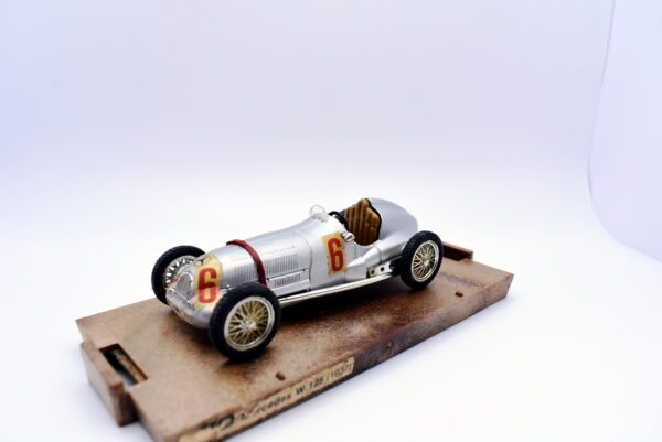 Modellino auto scala 1:43 Mercedes W125 HP 646 Brumm diecast modellismo statico