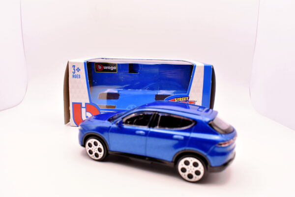 Modellino auto scala 1:43 Burago Alfa Romeo Tonale diecast modellismo statico - Image 2