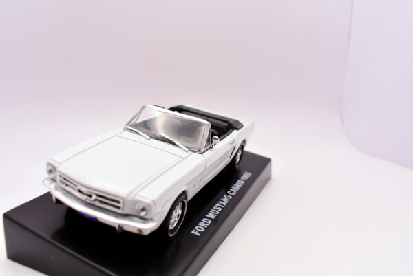 Modellino auto scala 1:43 Ford Mustang Cabrio diecast modellismo statico - Image 3