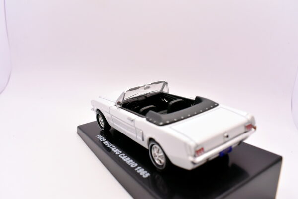 Modellino auto scala 1:43 Ford Mustang Cabrio diecast modellismo statico - Image 4