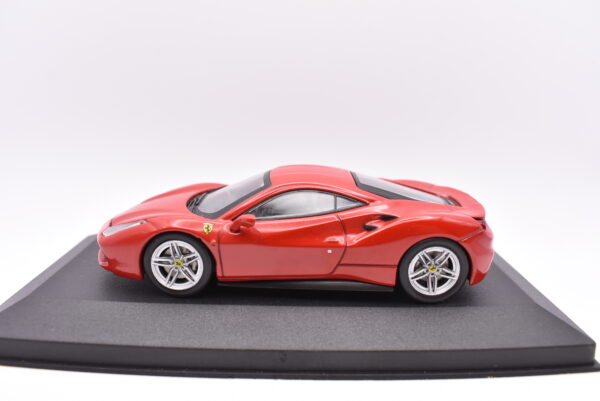 Modellino auto scala 1:43 Ferrari 488 GTB IXO diecast modellismo da collezione