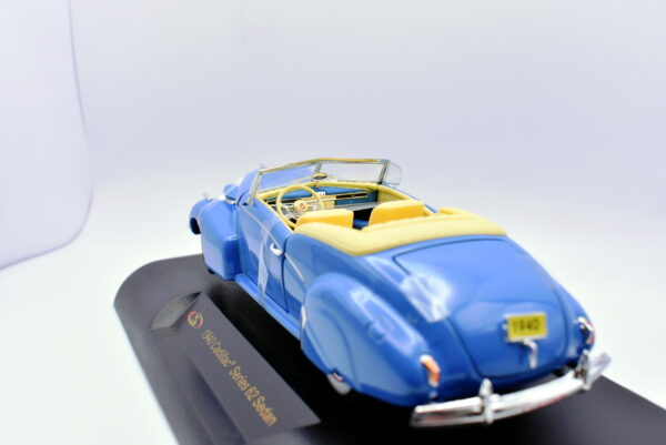 Modellino auto Cadillac series 62 Sedan scala 1:32 diecast modellismo collezione epoca solido - Image 4