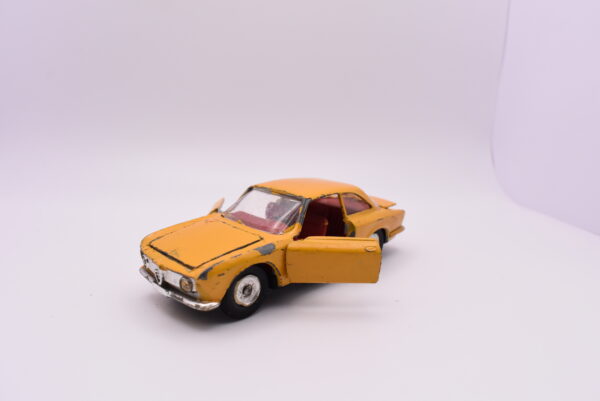 Modellino auto scala 1:43 Alfa romeo Giulia GT n. 500 politoys diecast modellismo statico