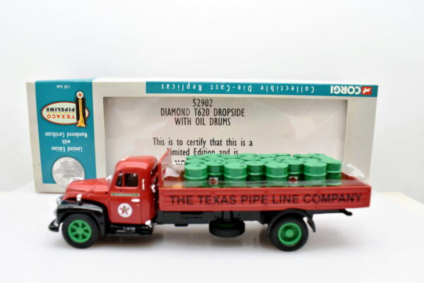 Modellino Camion scala 1:50 Diamond T620 dropside with oil drums Corgi diecast modellismo da collezione - Image 2