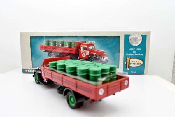 Modellino Camion scala 1:50 Diamond T620 dropside with oil drums Corgi diecast modellismo da collezione - Image 4