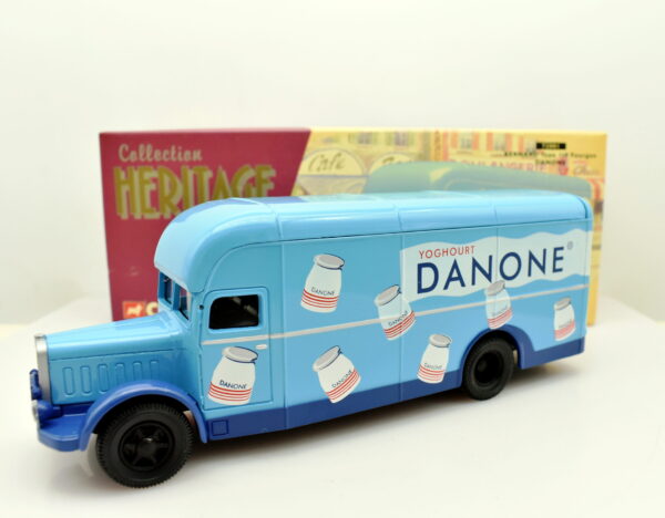 Modellino Camion scala 1:50 Bernard type 110 fourgon DANONE Corgi diecast modellismo da collezione