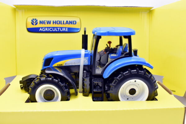 modellino trattore scala 1:32 New Holland Agricolture Burago modellismo diecast