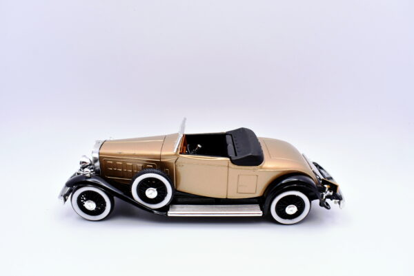 Modellino auto scala 1:43 Cadillac mod V16 Rio diecast modellismo statico usati - Image 2