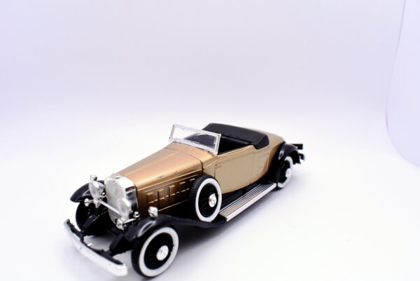 Modellino auto scala 1:43 Cadillac mod V16 Rio diecast modellismo statico usati