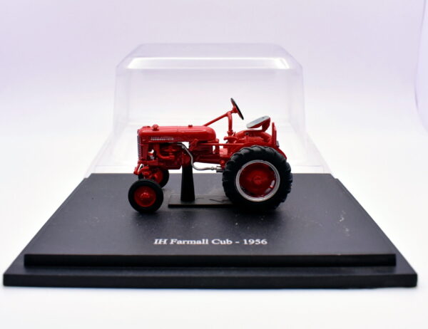 modellino trattore scala 1:43 IH Farmall Cub diecast edicola da collezione modellismo