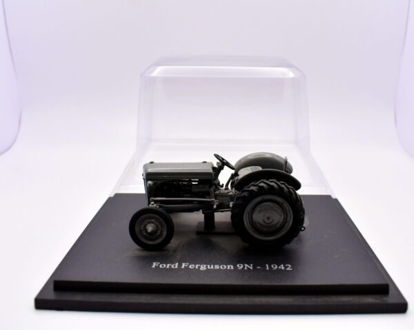 modellino trattore scala 1:43 Ford Ferguson 9N diecast edicola da collezione modellismo