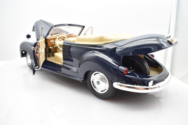Modellino auto scala 1:18 BMW 502 diecast modellismo da collezione - Image 5