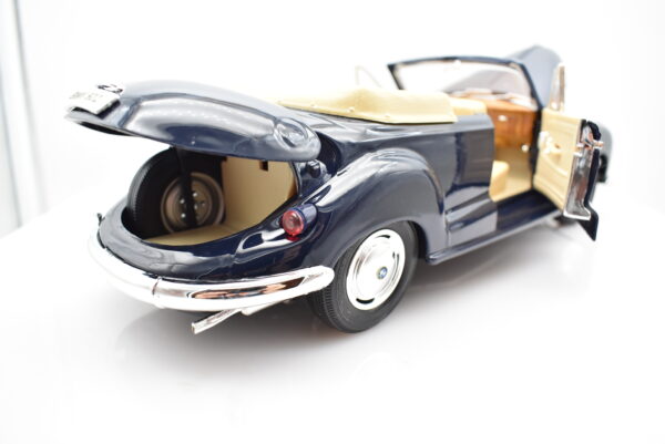 Modellino auto scala 1:18 BMW 502 diecast modellismo da collezione - Image 6